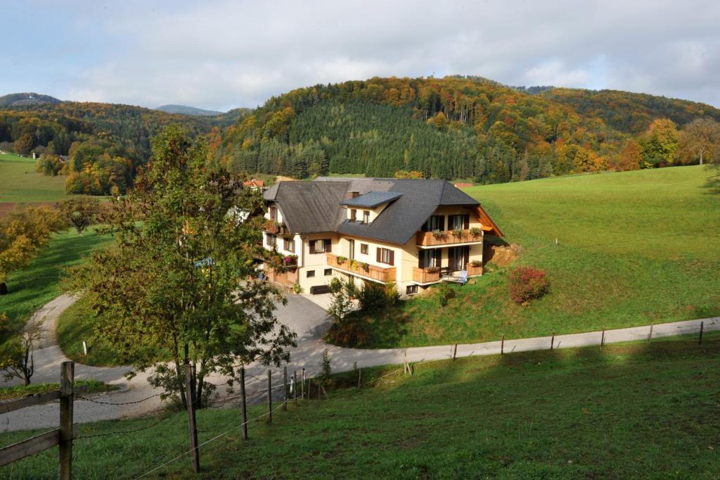 Gasthaus - Gaestehaus Schusterbauer Rein Exterior photo