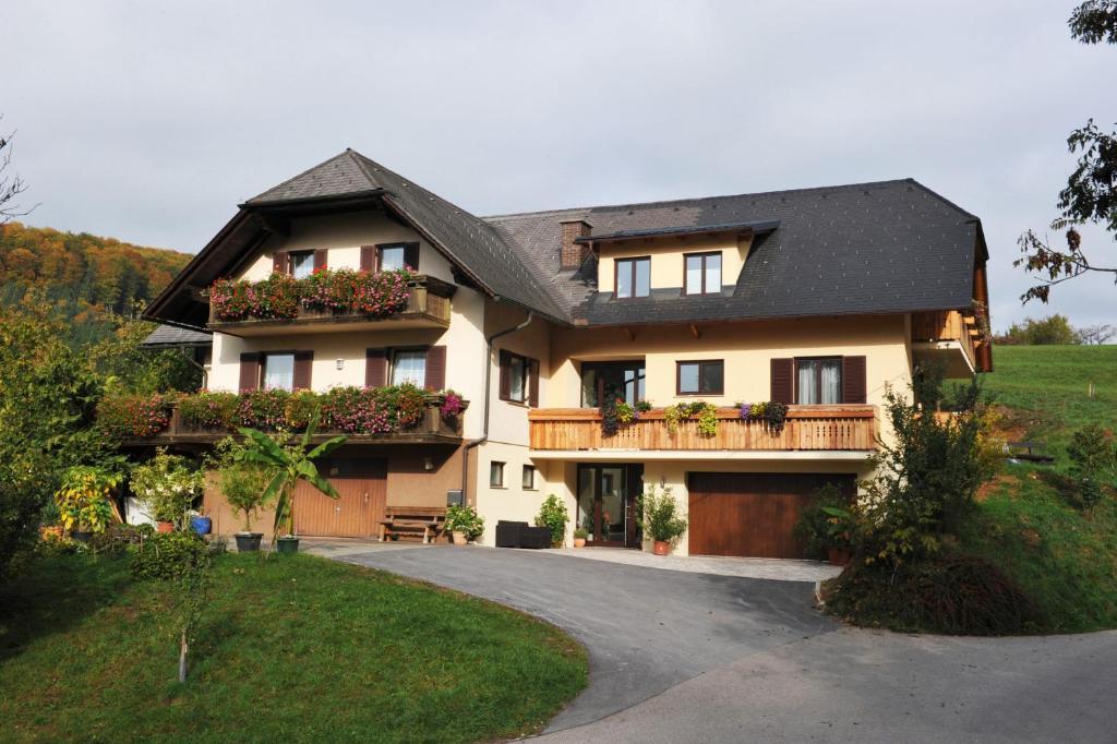 Gasthaus - Gaestehaus Schusterbauer Rein Exterior photo